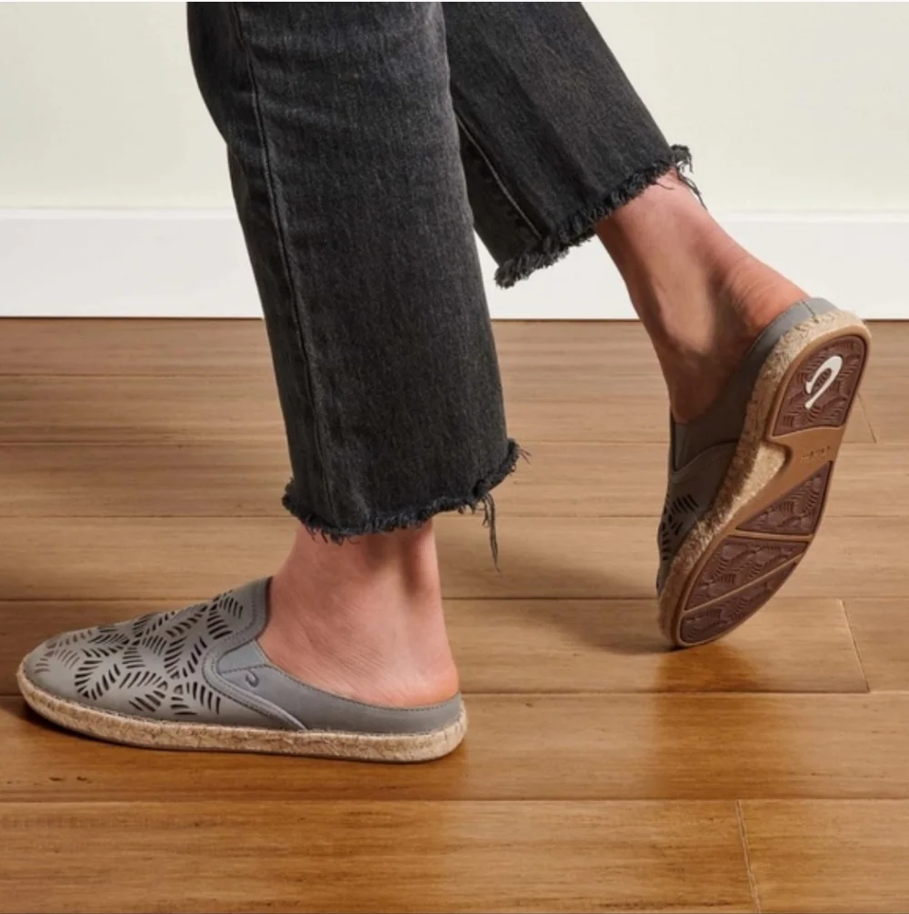 OluKai Women's Kaula 'Olu 'Ili Perforated Leather Espadrille Mules Grey Size 8